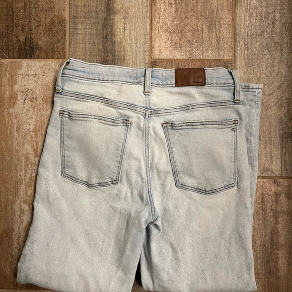 MADEWELL | Mid-Rise Classic Straight Jeans in Wellingford Wash - Picture 6 of 8